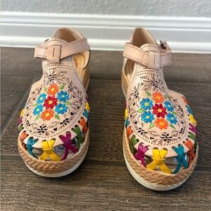 Floral Embroidered Women's Mexican Style Shoes Size 10
